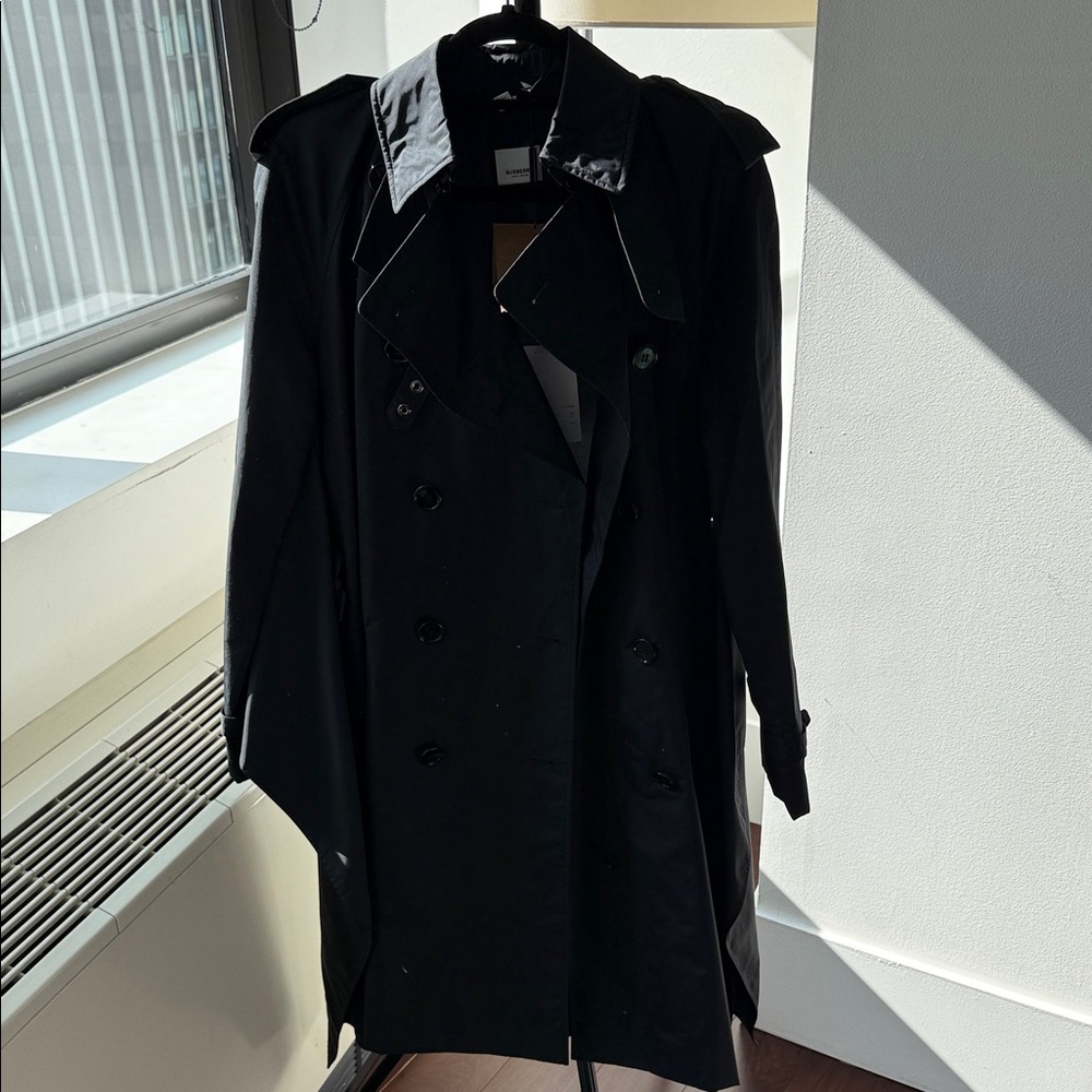 Burberry Elegant Black Trench Coat